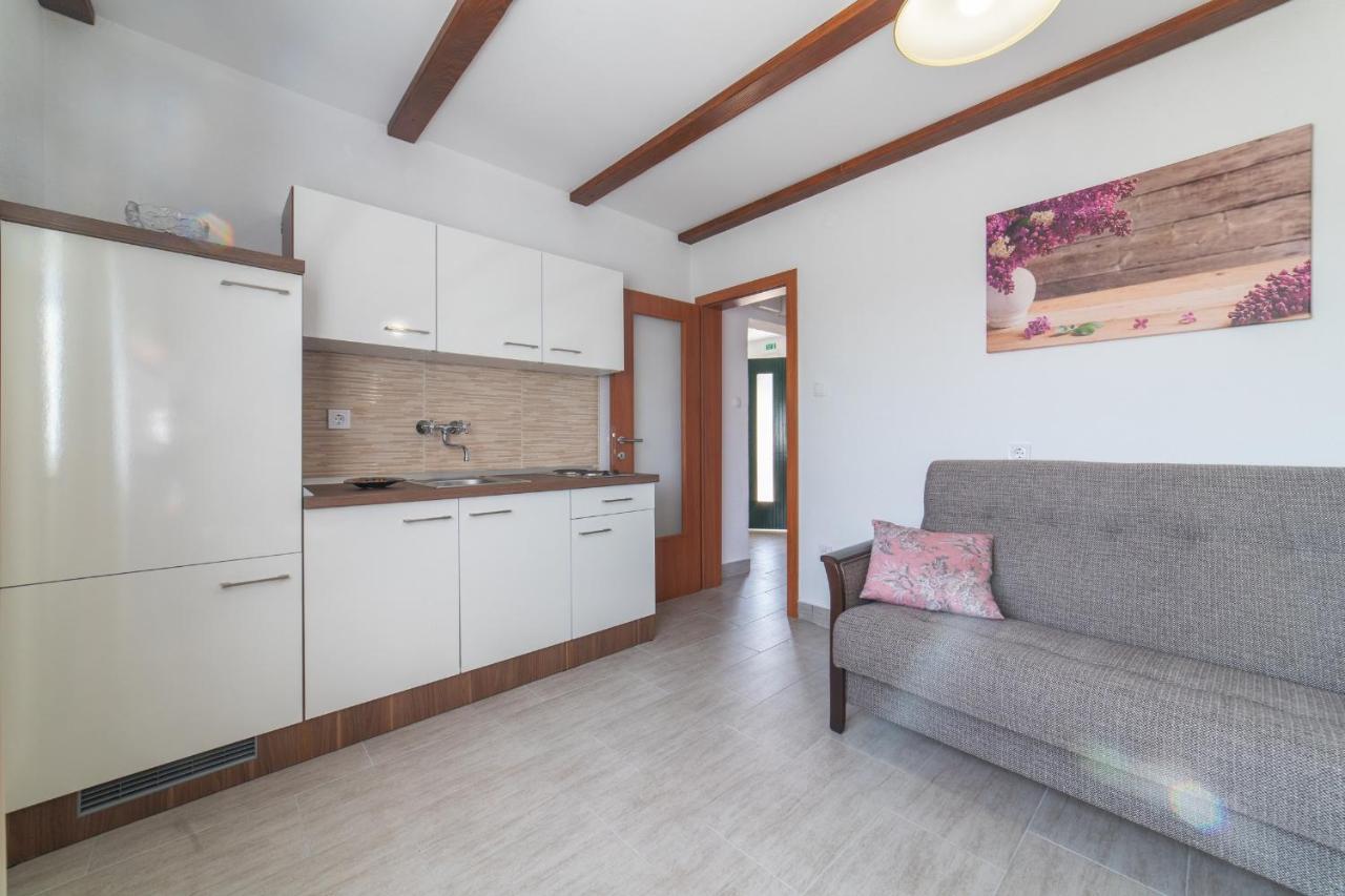 Holiday Home Sego With Private Pool Veliki Brocanac Екстериор снимка