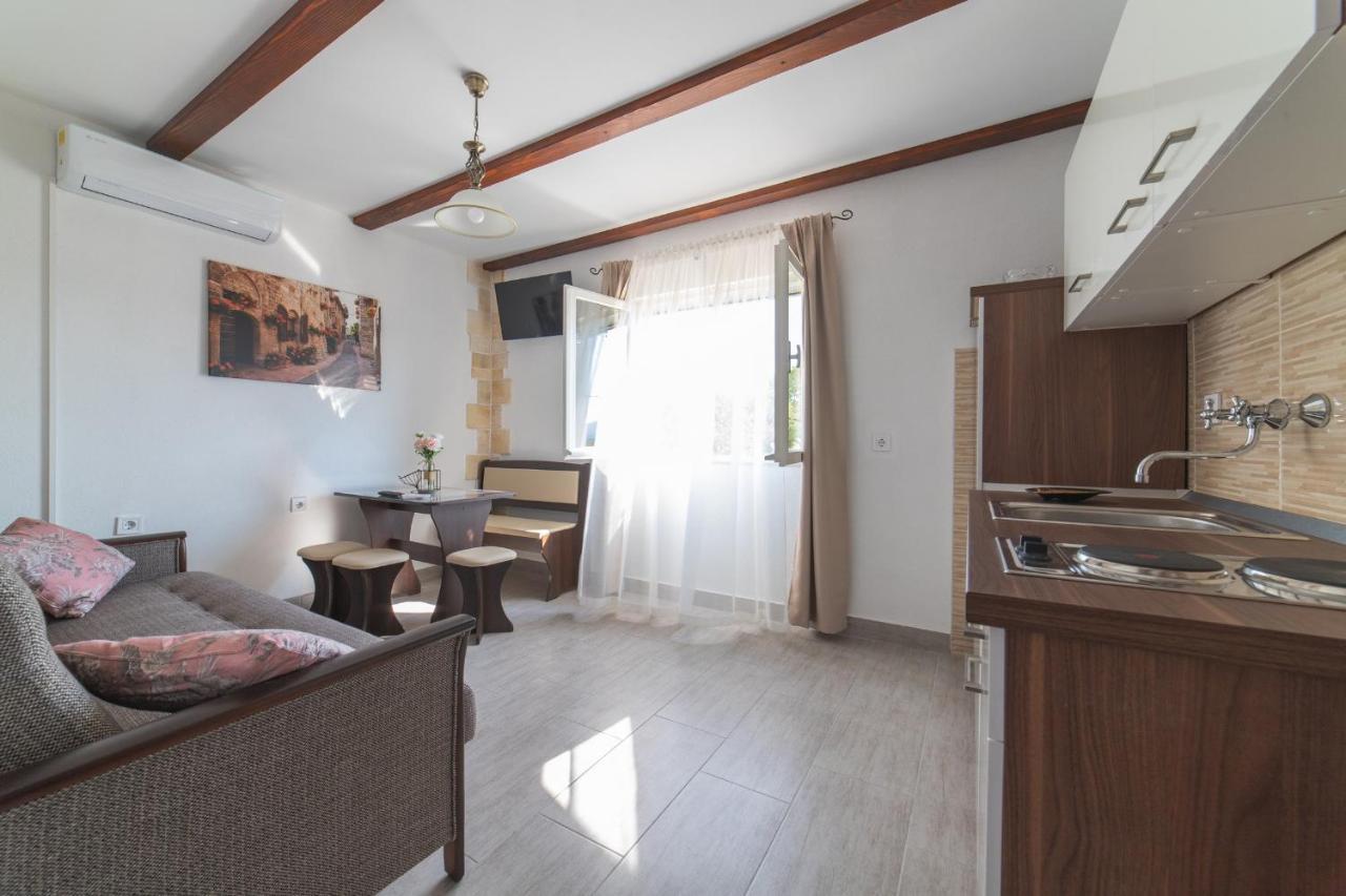 Holiday Home Sego With Private Pool Veliki Brocanac Екстериор снимка