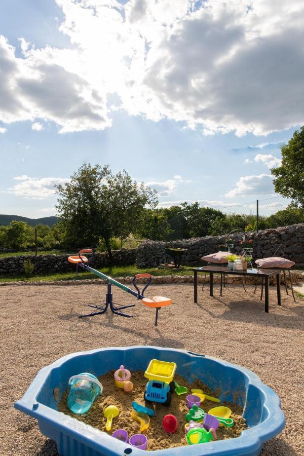 Holiday Home Sego With Private Pool Veliki Brocanac Екстериор снимка